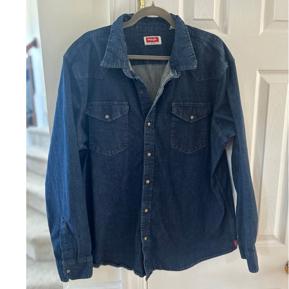 Wrangler Western Denim Pearl Snap Long Sleeve Front Pocket Button Down